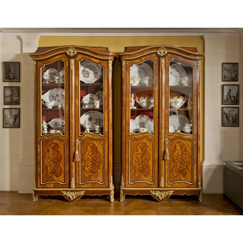A pair of library cabinets (bibliothèques)